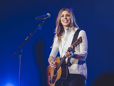 Brooke Fraser/Ligertwood playing guitar